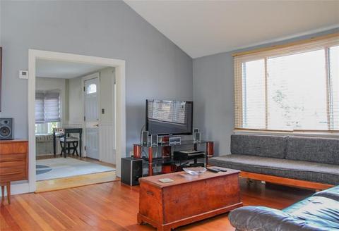 72 Maple Ln, Bristol, RI 02809 photo 7