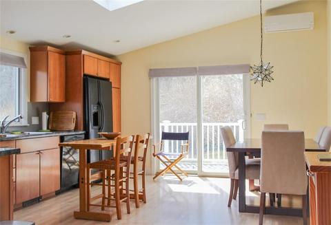 72 Maple Ln, Bristol, RI 02809 photo 4
