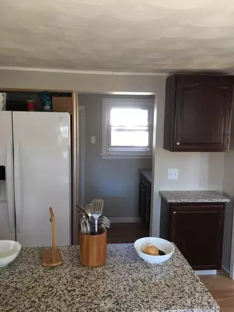 87 Everleth Ave, Warwick, RI 02888 photo 3