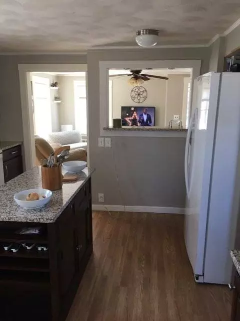 87 Everleth Ave, Warwick, RI 02888 photo 4