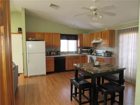 343 Knight St, Woonsocket, RI 02895 photo 5