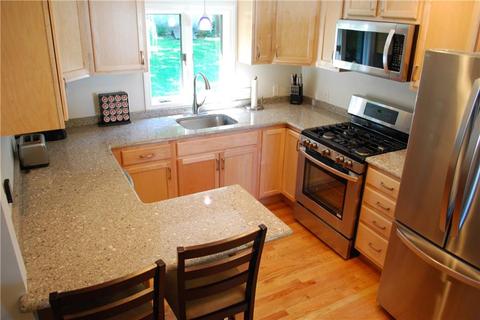 11 Everett Ave, Bristol, RI 02809 photo 6