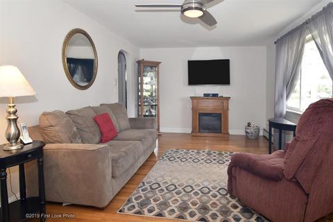 331 Manolla Ave, Warwick, RI 02888 photo 3