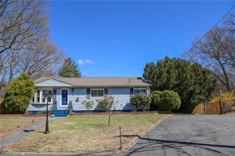 61 Marigold Dr, Warwick, RI 02889 photo 2