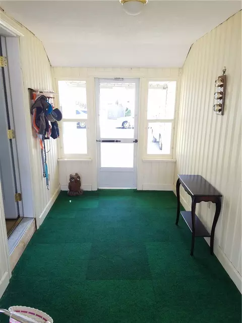 69 Merle St, Warwick, RI 02889 photo 3