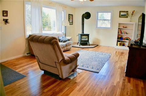 520 Chestnut Hill Rd, Glocester, RI 02814 photo 3