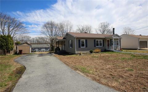 49 Flora Ave, Woonsocket, RI 02895 photo 2