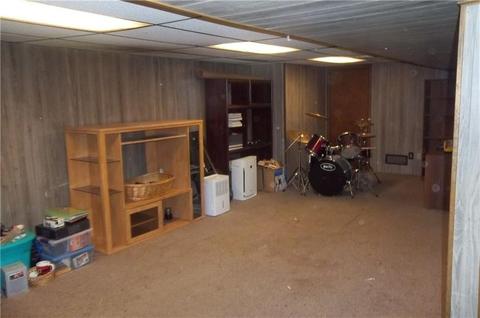 96 Edmond Dr, Warwick, RI 02886 photo 18