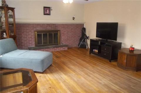 96 Edmond Dr, Warwick, RI 02886 photo 2