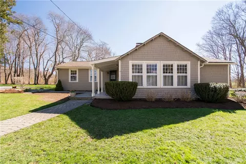 8 Summit Dr, Warren, RI 02885 photo 3