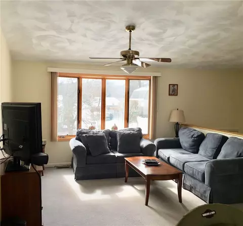 39 Winman Ct, Warwick, RI 02886 photo 2