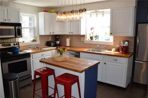 358 Long St, Warwick, RI 02886 photo 8