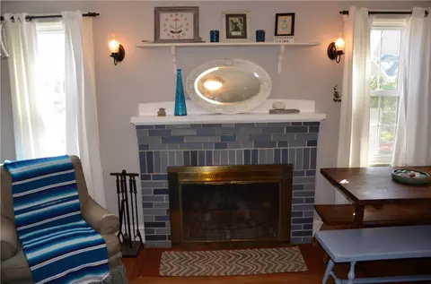 358 Long St, Warwick, RI 02886 photo 6