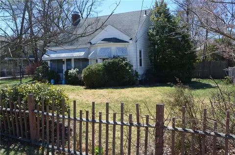 358 Long St, Warwick, RI 02886 photo 2