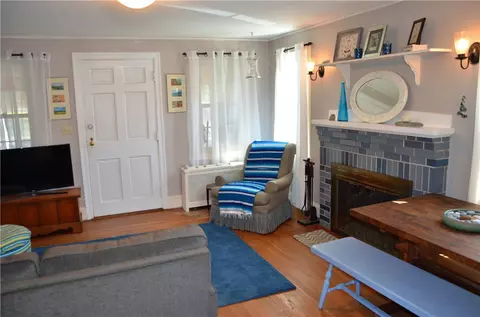 358 Long St, Warwick, RI 02886 photo 5