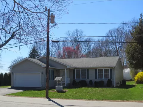 18 Macarthur Rd, Woonsocket, RI 02895 photo 2