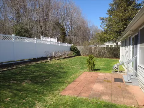 18 Macarthur Rd, Woonsocket, RI 02895 photo 5