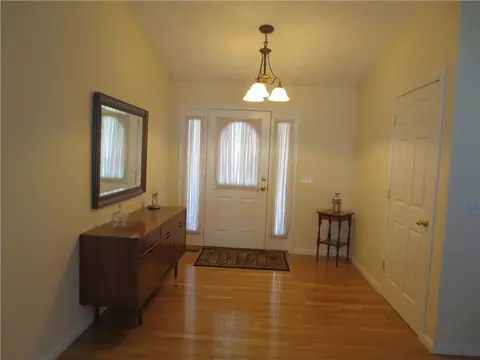 18 Macarthur Rd, Woonsocket, RI 02895 photo 7