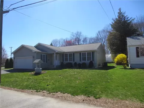 18 Macarthur Rd, Woonsocket, RI 02895 photo 1