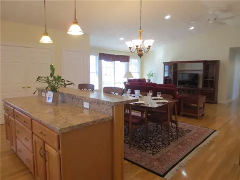 18 Macarthur Rd, Woonsocket, RI 02895 photo 9