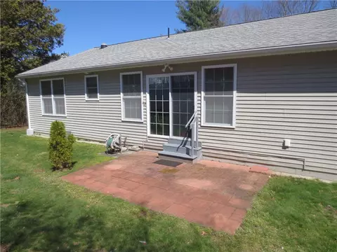 18 Macarthur Rd, Woonsocket, RI 02895 photo 4