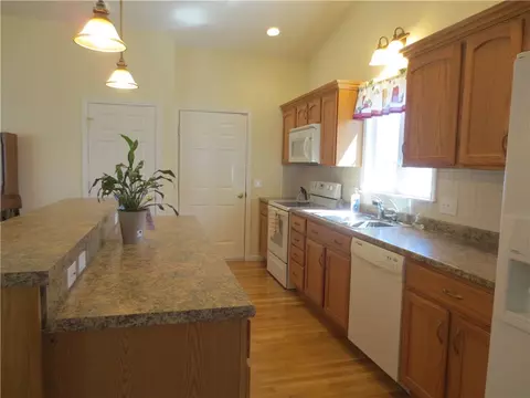 18 Macarthur Rd, Woonsocket, RI 02895 photo 11