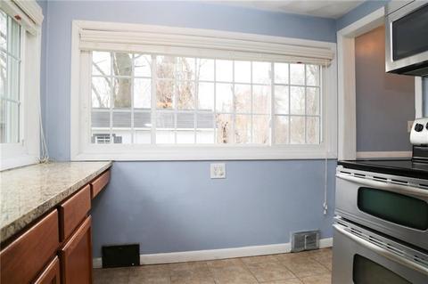 65 Ridgeway Ave, Warwick, RI 02889 photo 9