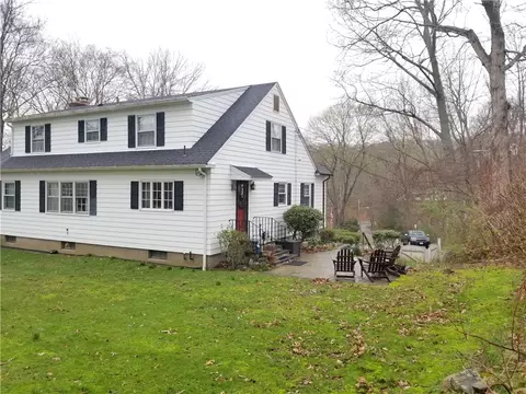 3 Arrow Dr, Westerly, RI 02891 photo 4