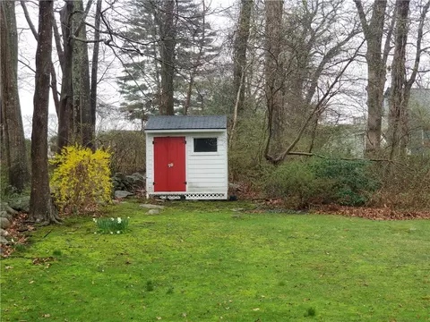 3 Arrow Dr, Westerly, RI 02891 photo 5