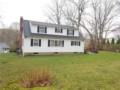 3 Arrow Dr, Westerly, RI 02891 photo 2