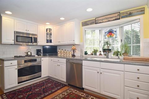 445 Red Chimney Dr, Warwick, RI 02886 photo 4