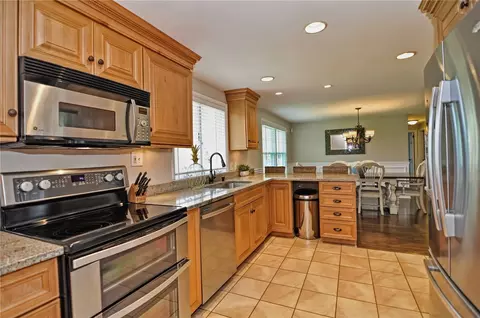 79 Timberline Rd, Warwick, RI 02886 photo 11