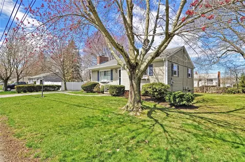180 Fatima Dr, Warren, RI 02885 photo 5