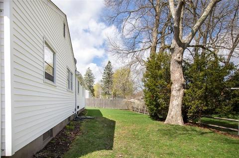 60 Benedict St, East Providence, RI 02915 photo 2