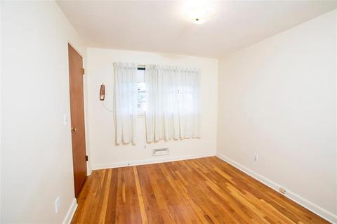 60 Benedict St, East Providence, RI 02915 photo 8
