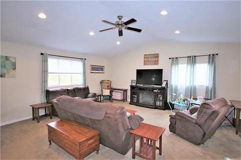 73 Mohawk Trl, Cranston, RI 02921 photo 6