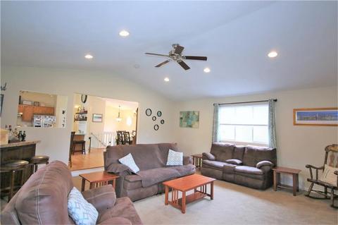 73 Mohawk Trl, Cranston, RI 02921 photo 7