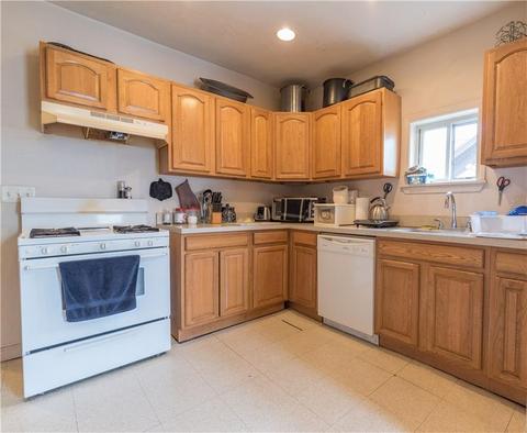 32 Grove St, Woonsocket, RI 02895 photo 5
