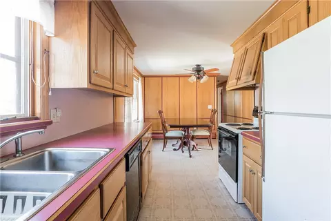 45 Rutherford Ave, Warwick, RI 02886 photo 5