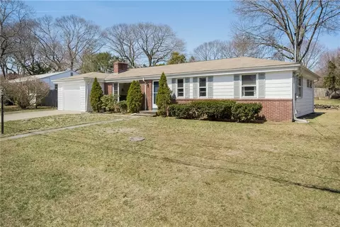 45 Rutherford Ave, Warwick, RI 02886 photo 2