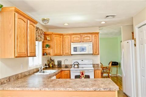 198 Blade St, Warwick, RI 02886 photo 8