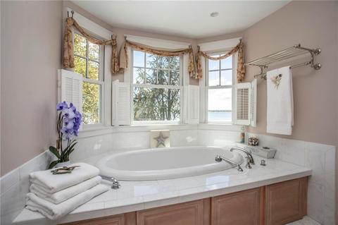 1123 Buttonwoods Ave, Warwick, RI 02886 photo 31
