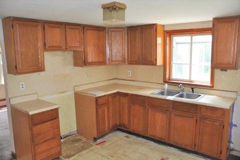 75 Wilbur Ave, Warwick, RI 02889 photo 11