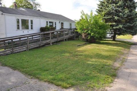 75 Wilbur Ave, Warwick, RI 02889 photo 2