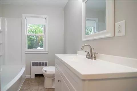 21 Winthrop St, East Providence, RI 02915 photo 8