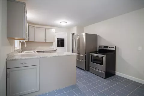 21 Winthrop St, East Providence, RI 02915 photo 24