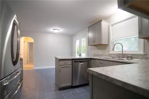 21 Winthrop St, East Providence, RI 02915 photo 14