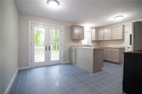 21 Winthrop St, East Providence, RI 02915 photo 3