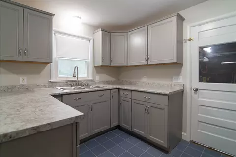 21 Winthrop St, East Providence, RI 02915 photo 15