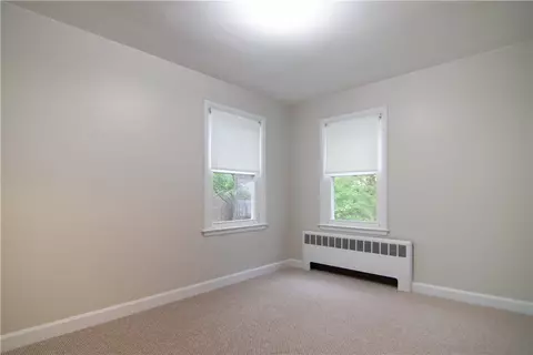 21 Winthrop St, East Providence, RI 02915 photo 5